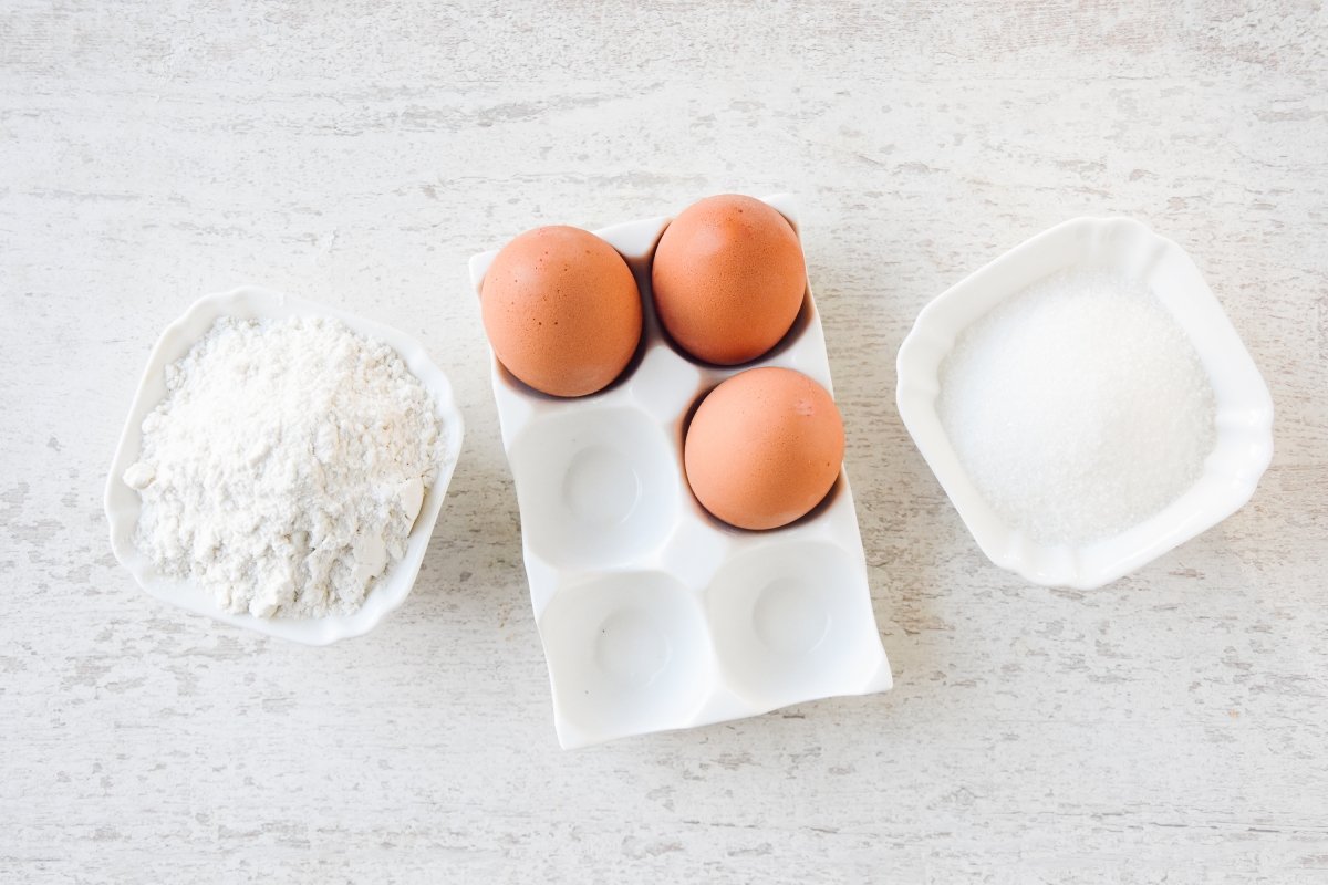 Ingredientes para preparar el bizcocho plancha