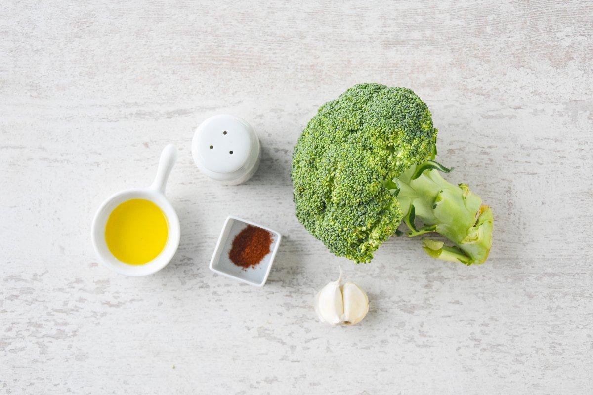 Ingredientes para preparar el brócoli rehogado