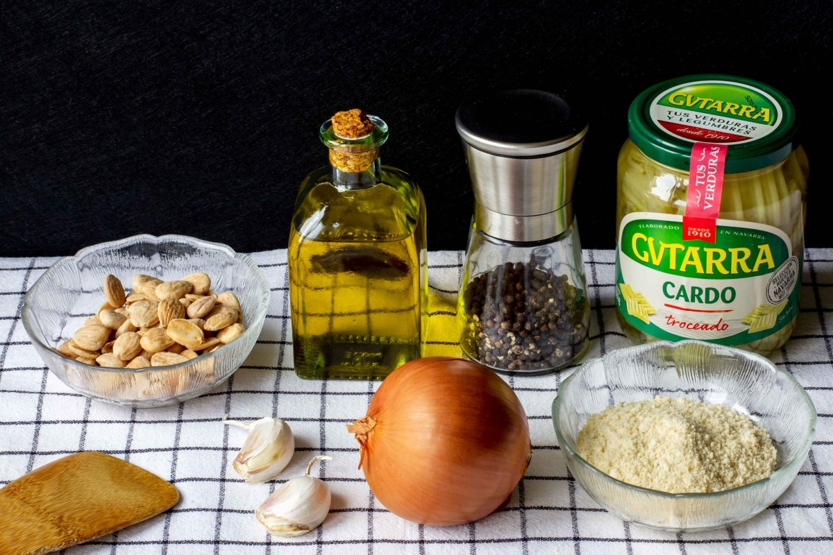 Ingredientes para preparar el cardo con almendras