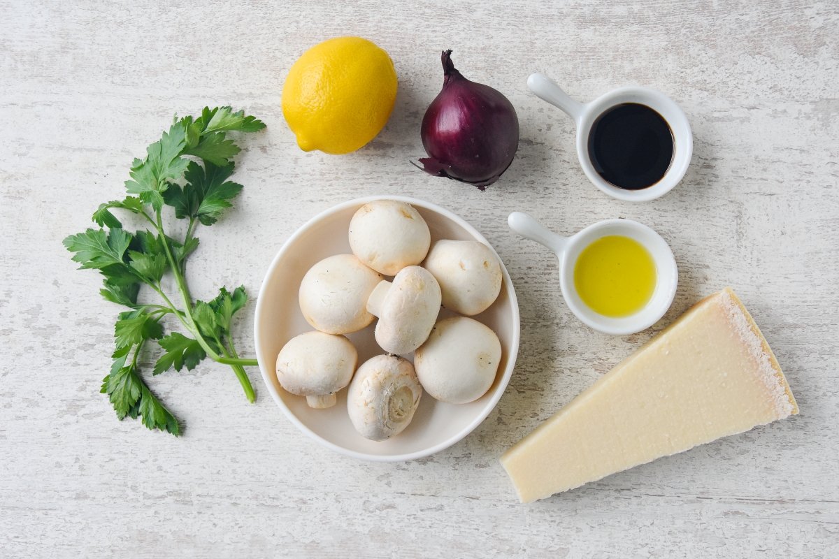 Ingredientes para preparar el carpaccio de champiñones