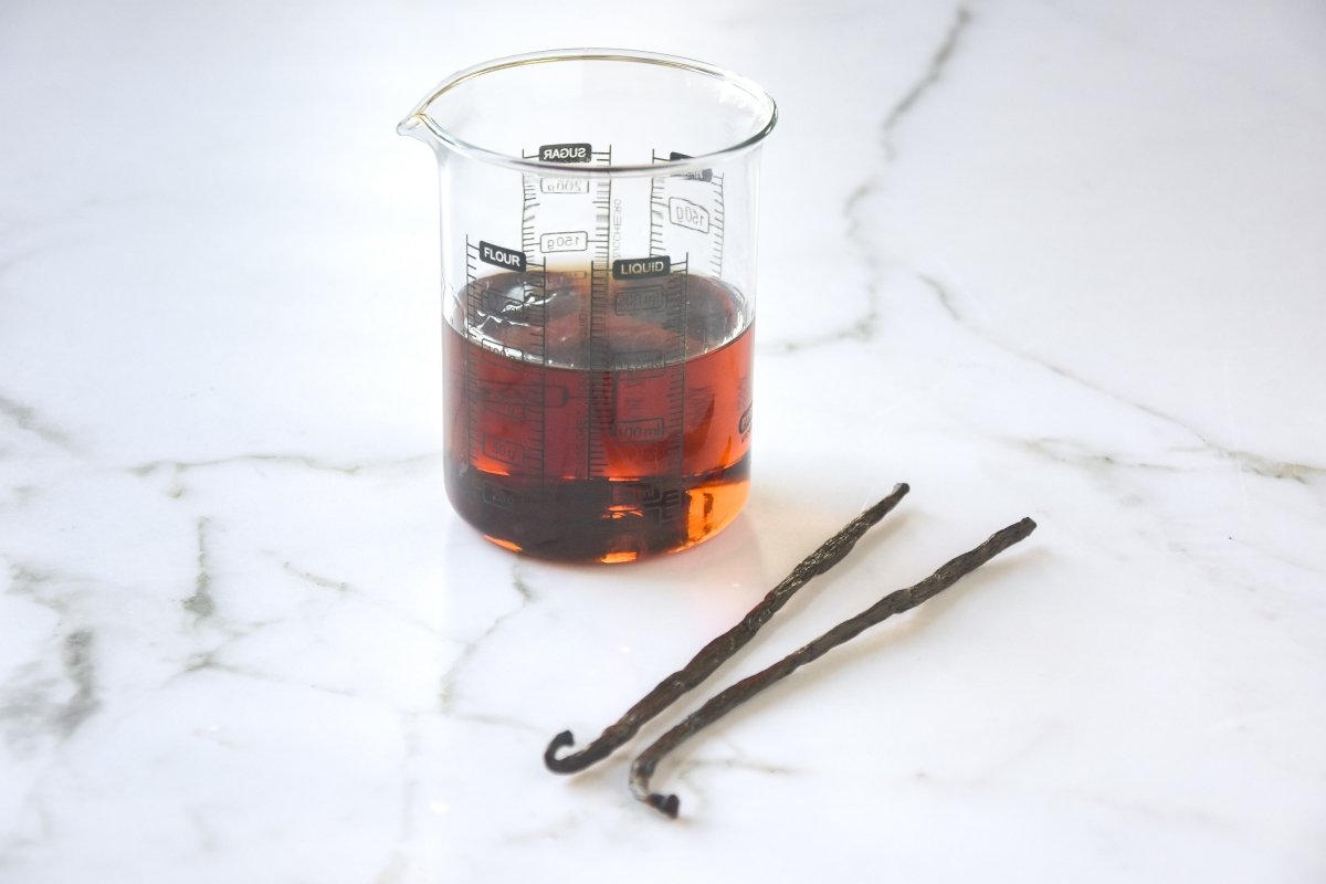 Ingredientes para preparar el extracto de vainilla casero