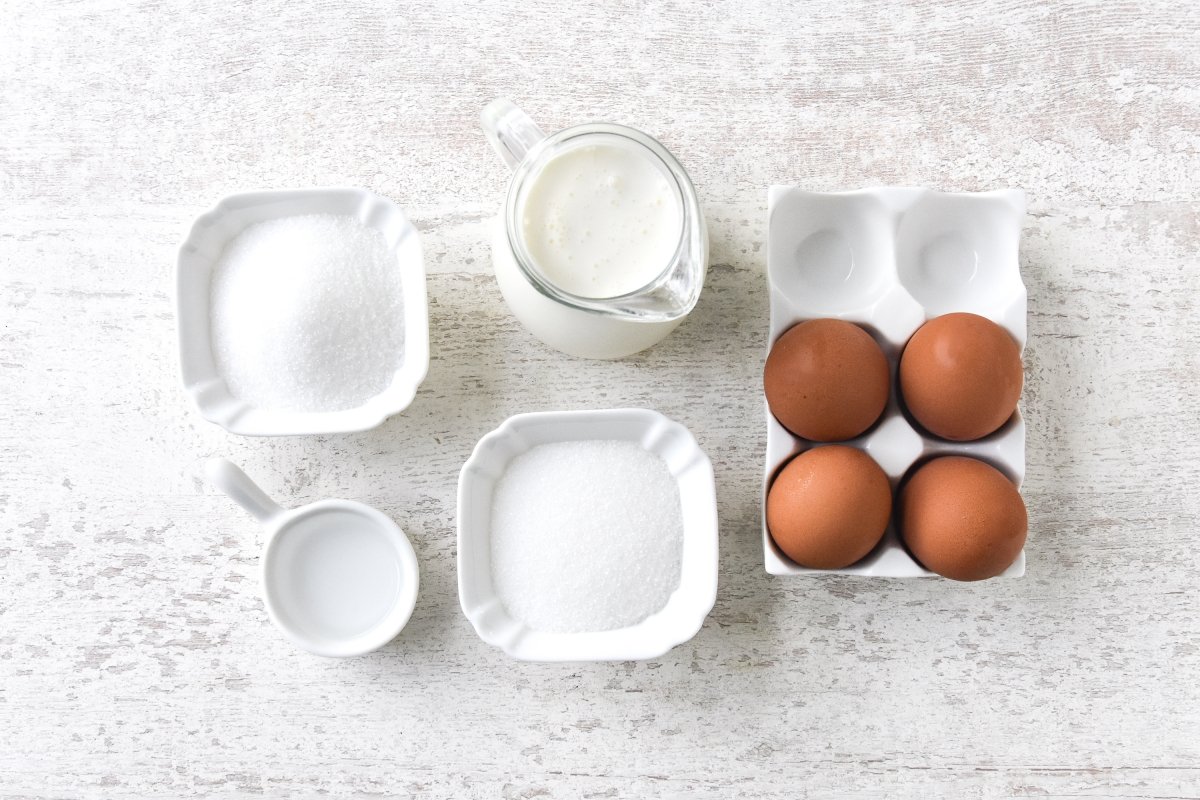 Ingredientes para preparar el flan de nata