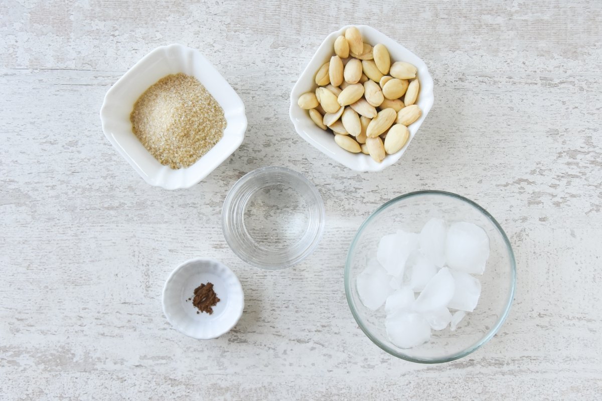 Ingredientes para preparar el granizado de almendra