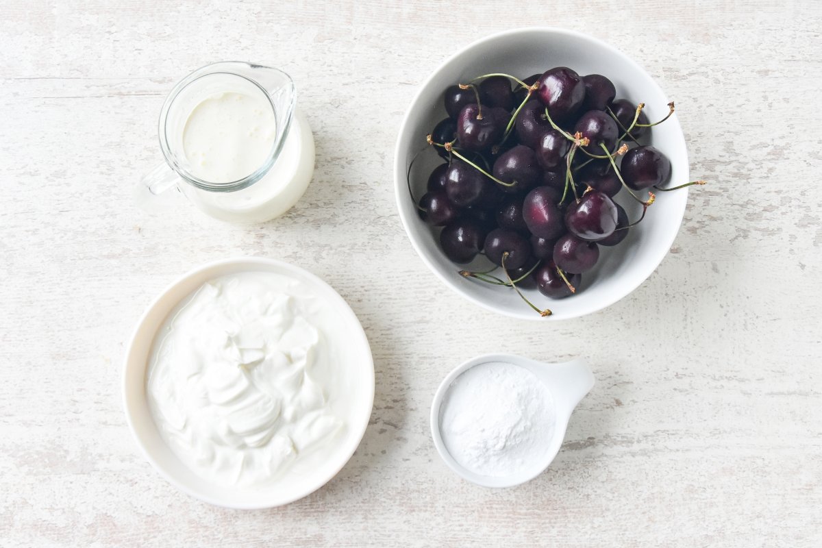 Ingredientes para preparar el helado de cerezas