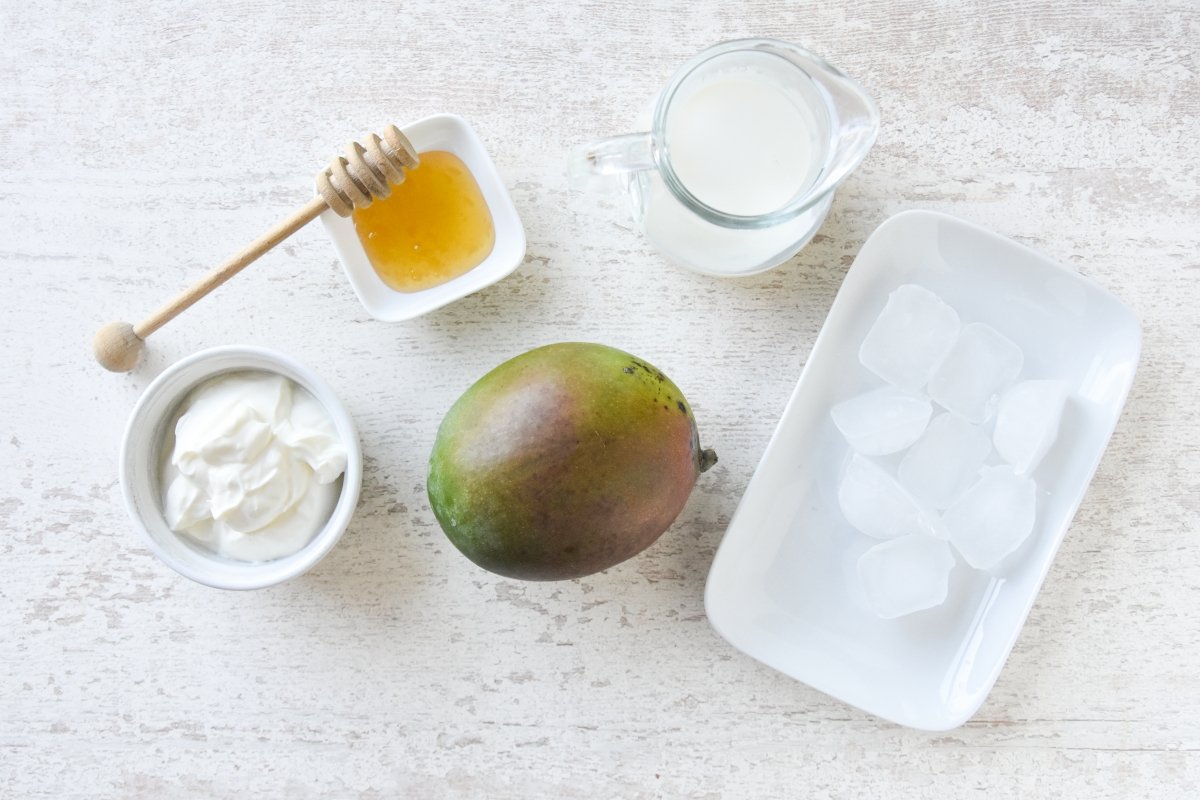 Ingredientes para preparar el lassi de mango