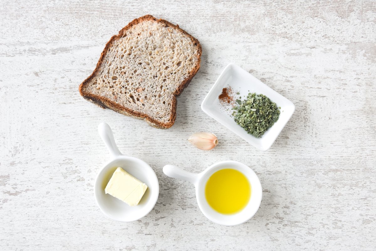 Ingredientes para preparar el pangrattato