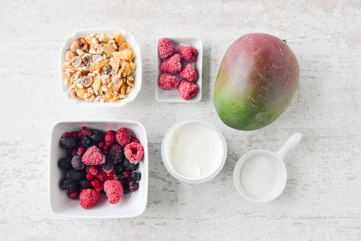 Ingredientes para preparar el parfait de yogur