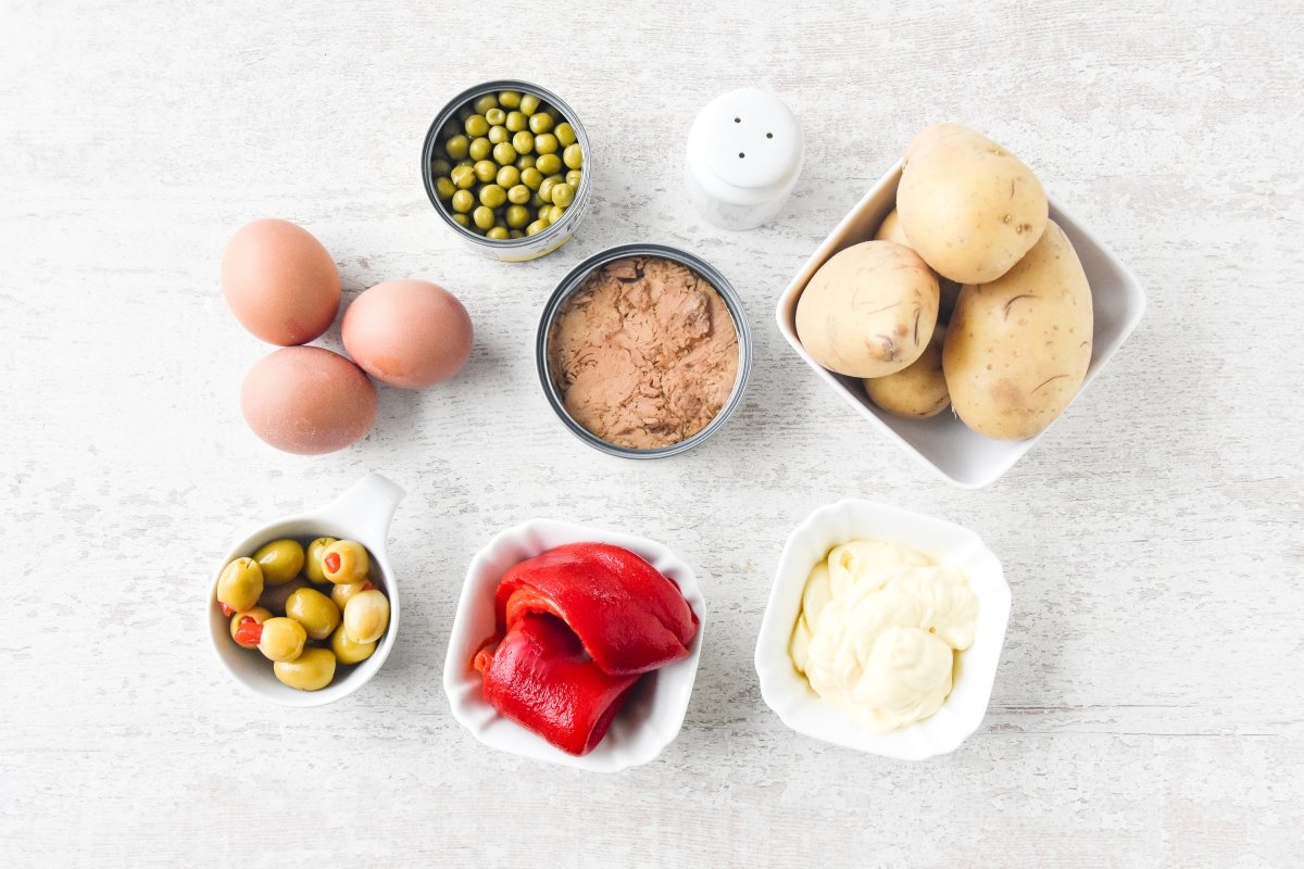 Ingredientes para preparar el pastel de patata y atún