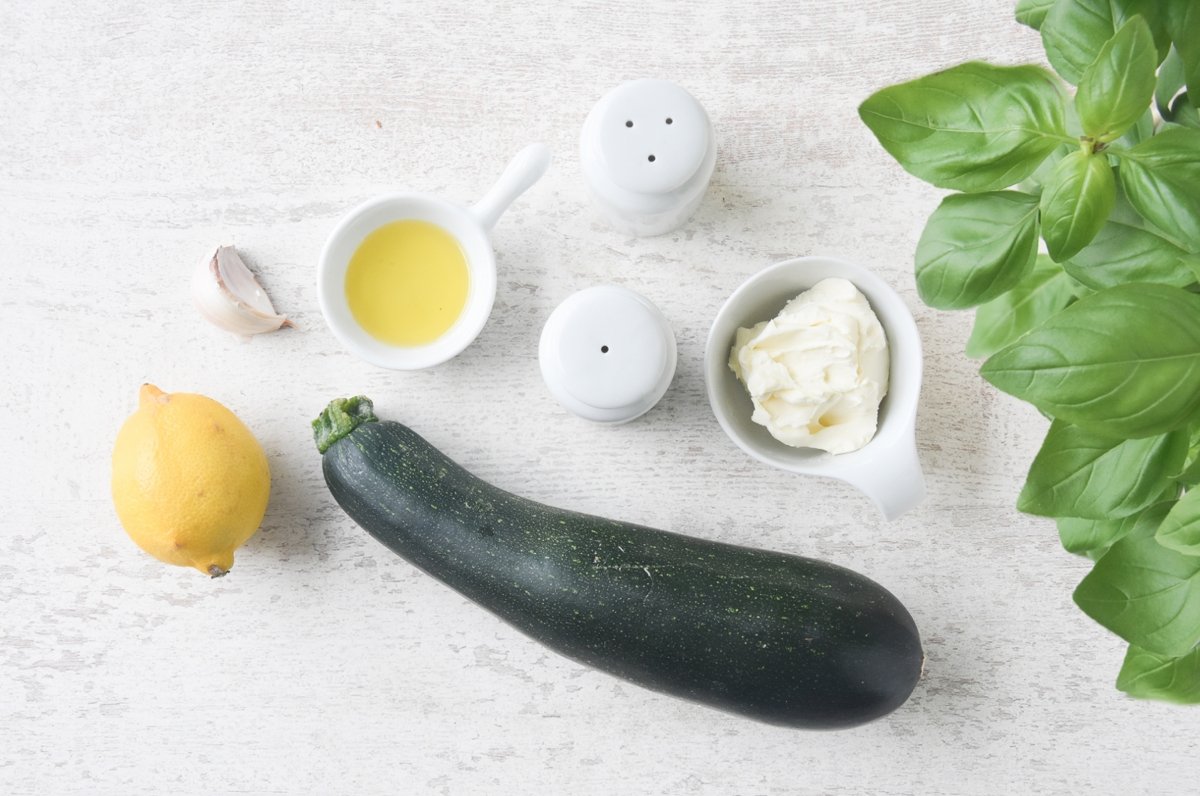 Ingredientes para preparar el paté de calabacín