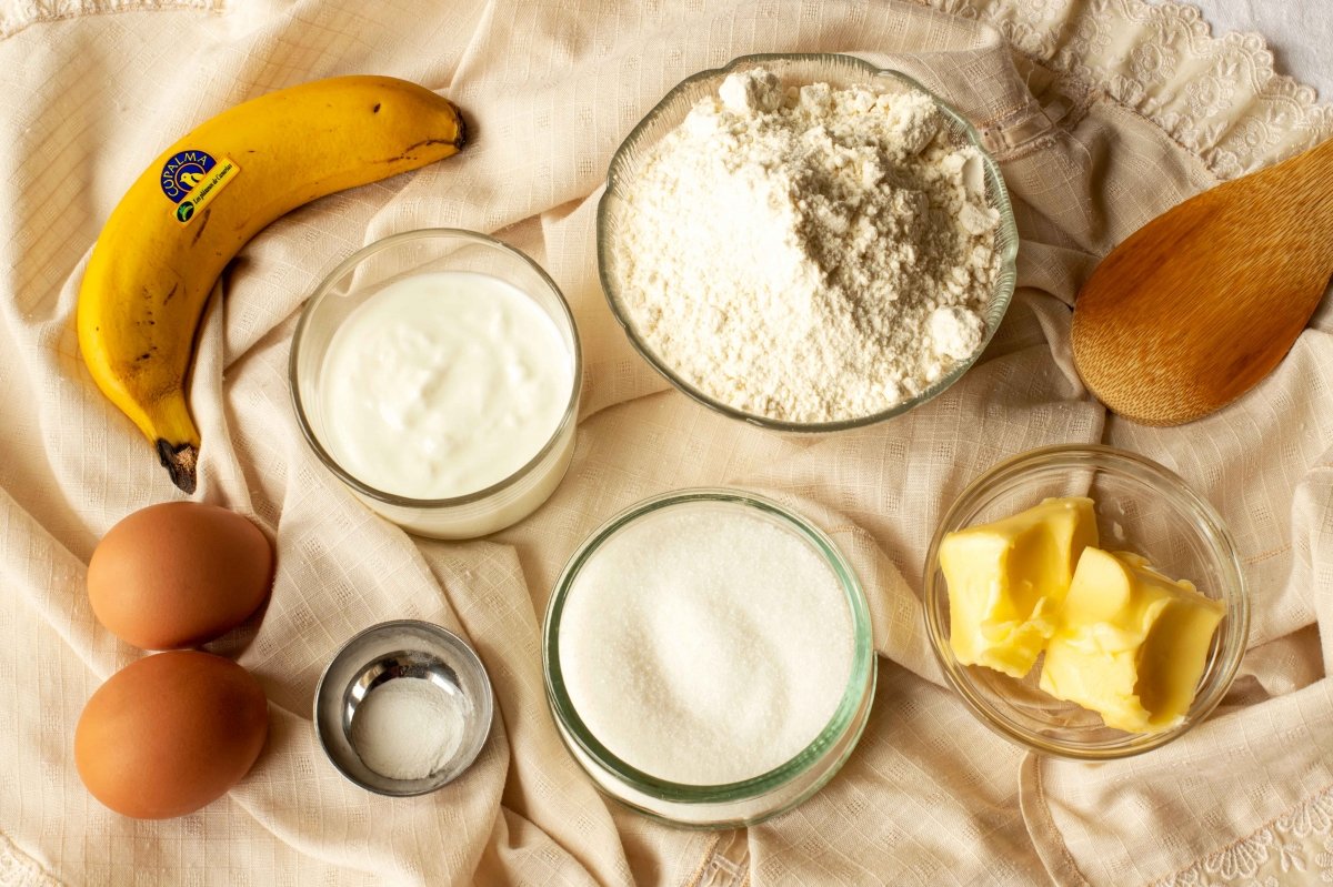 Ingredientes para preparar el plum-cake de plátano