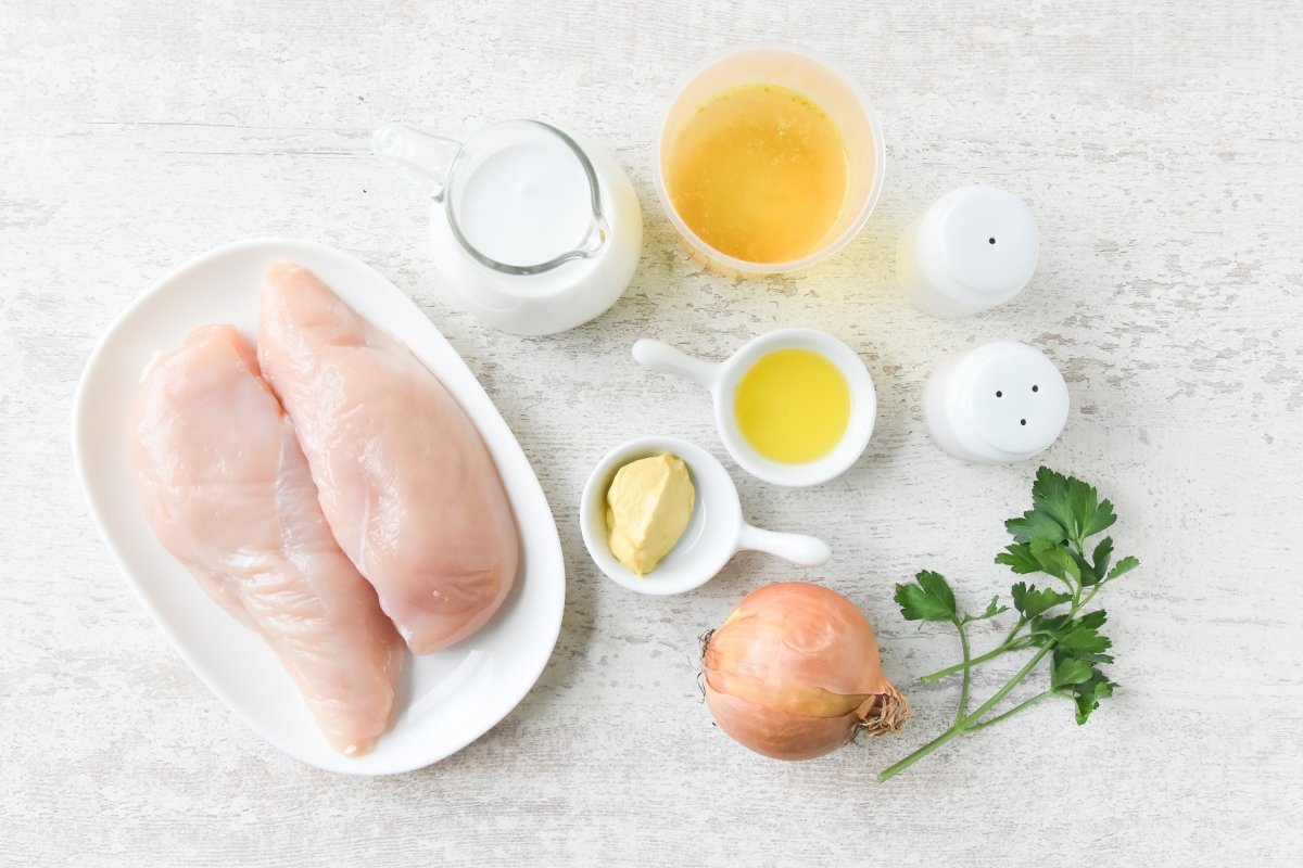 Ingredientes para preparar el pollo a la crema