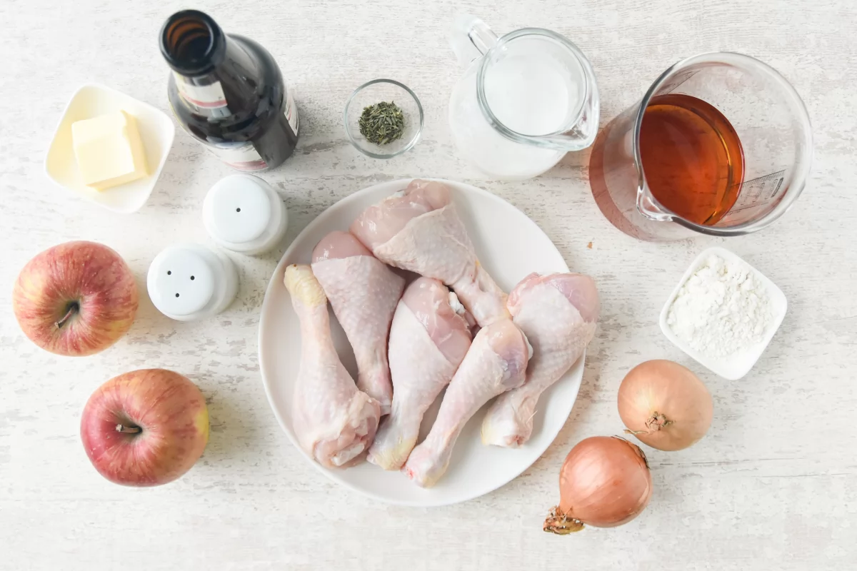 Ingredientes para preparar el pollo a la sidra con manzana