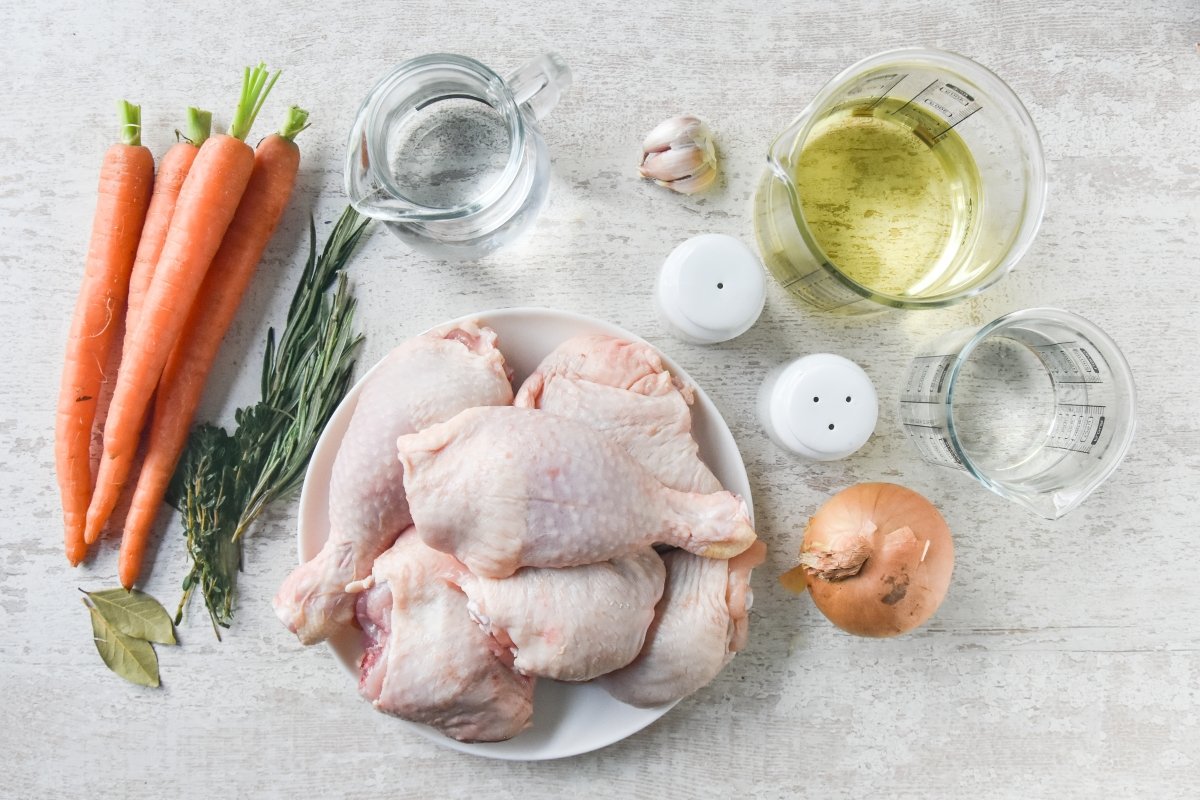 Ingredientes para preparar el pollo en escabeche