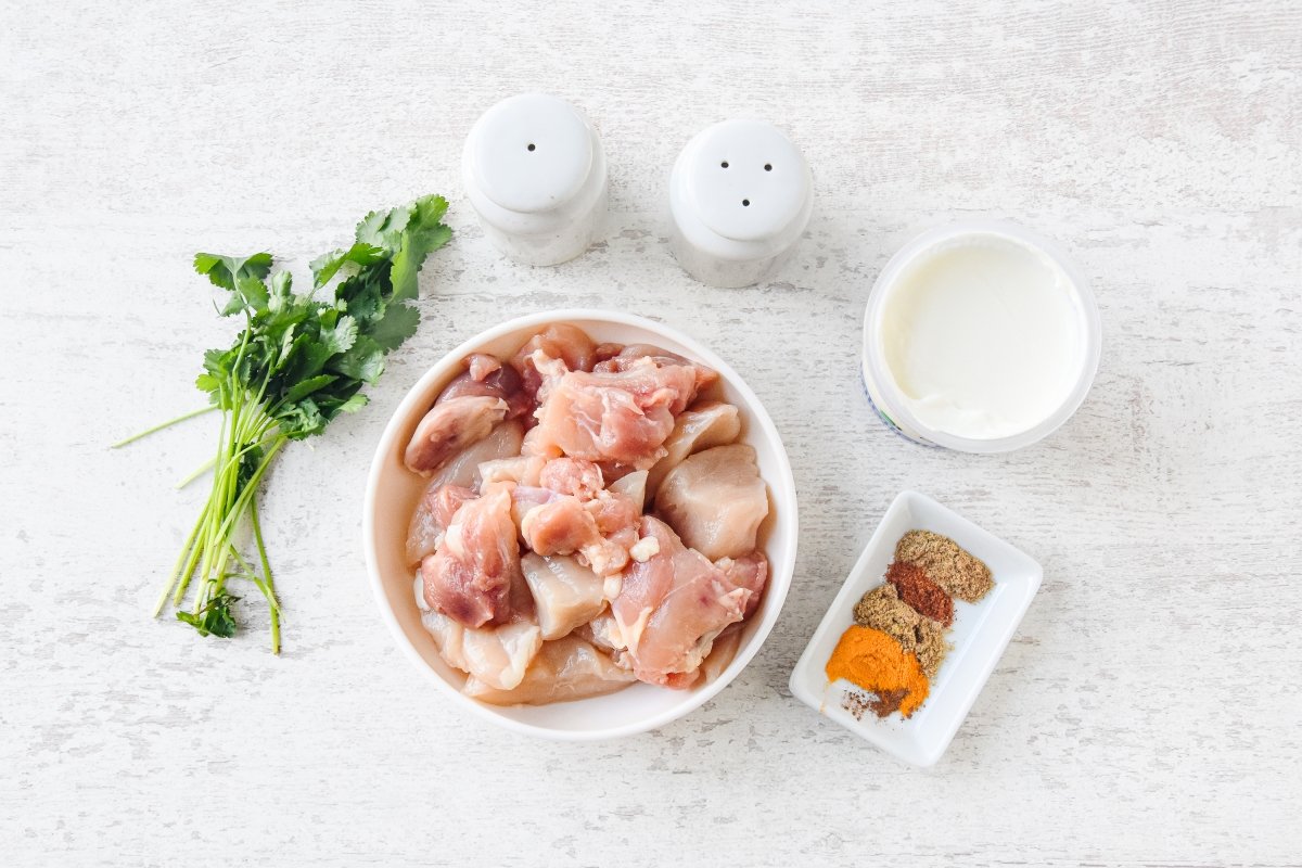 Ingredientes para preparar el pollo marinado con yogur