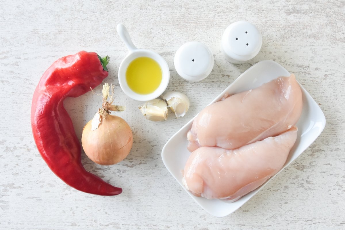 Ingredientes para preparar el pollo mechado