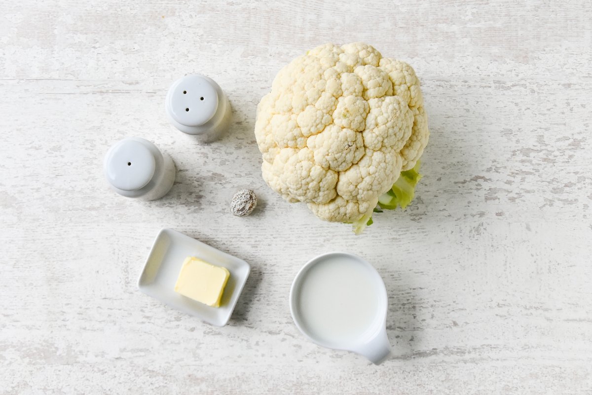Ingredientes para preparar el puré de coliflor
