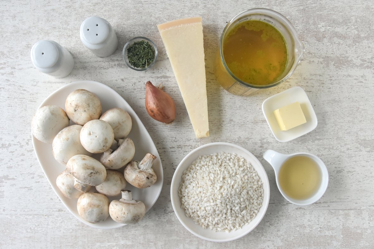 Ingredientes para preparar el risotto de champiñones