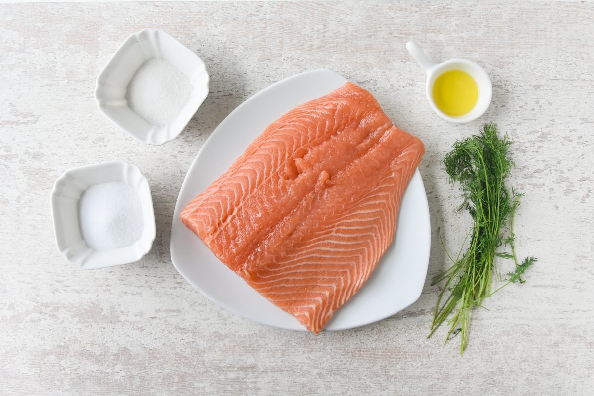 Ingredientes para preparar el salmón marinado