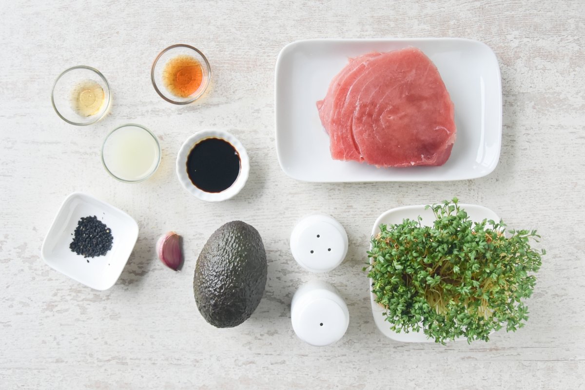 Ingredientes para preparar el tartar de atún y aguacate