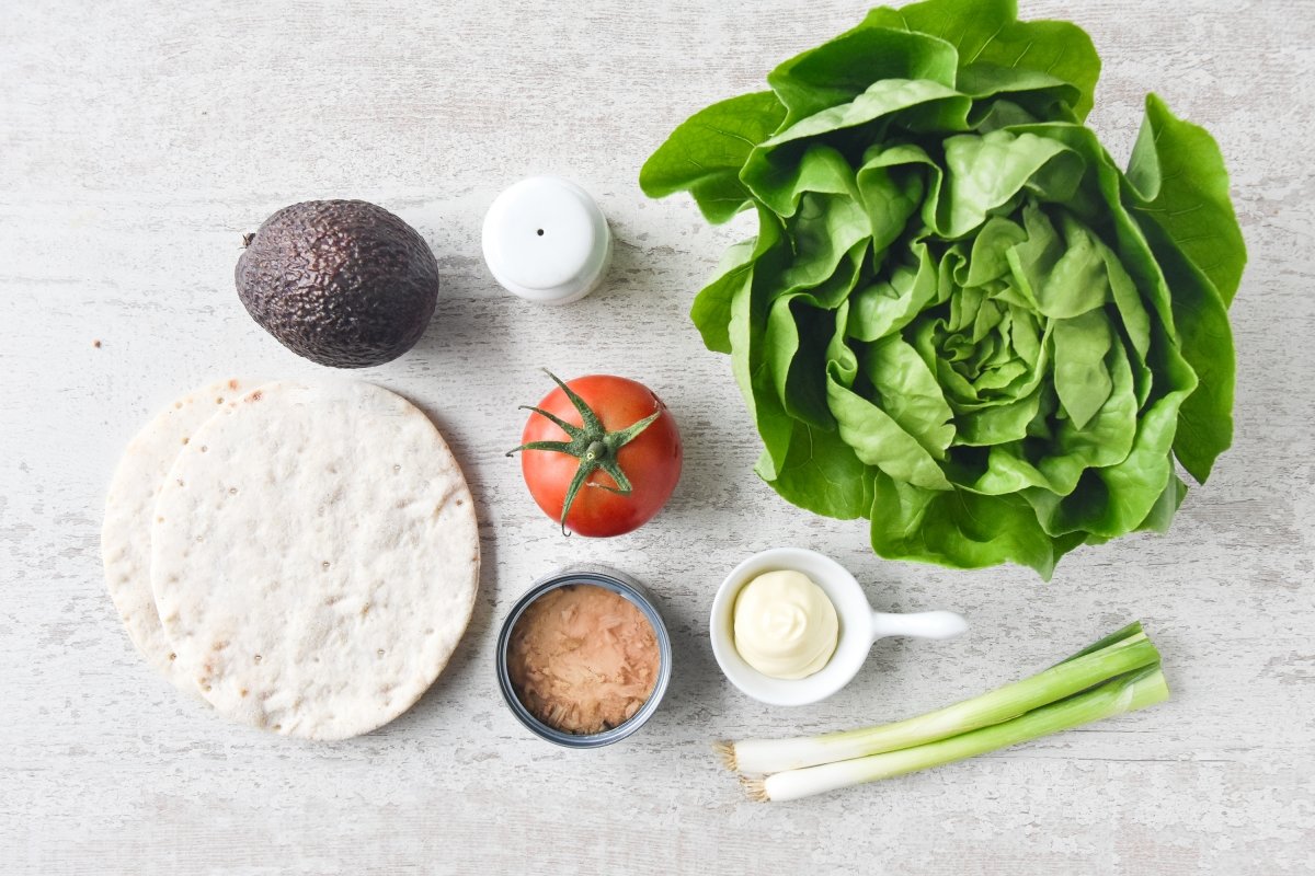 Ingredientes para preparar el wrap de atún