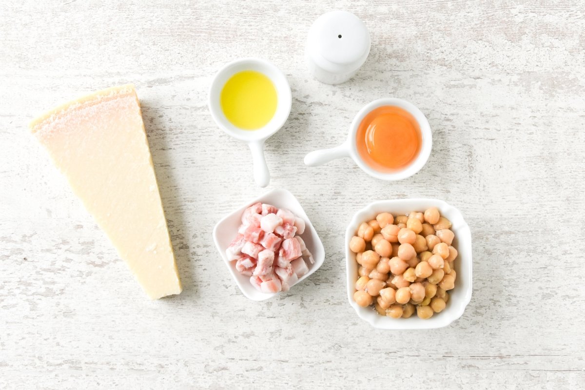 Ingredientes para preparar garbanzos a la carbonara