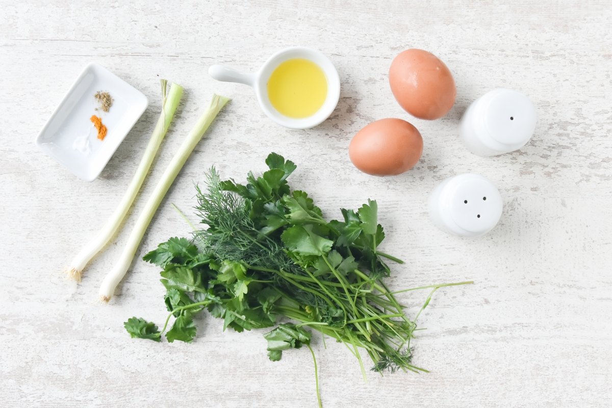 Ingredientes para preparar kuku Sabzi