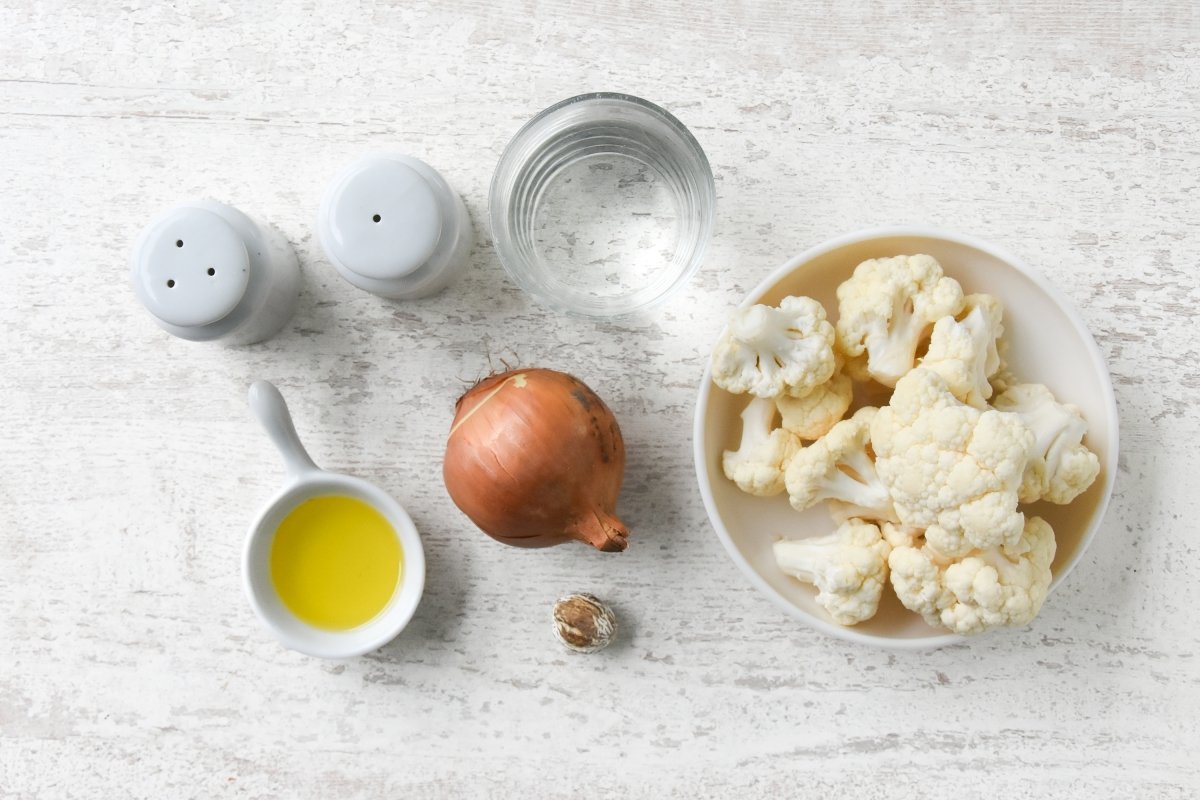 Ingredientes para preparar la bechamel de coliflor