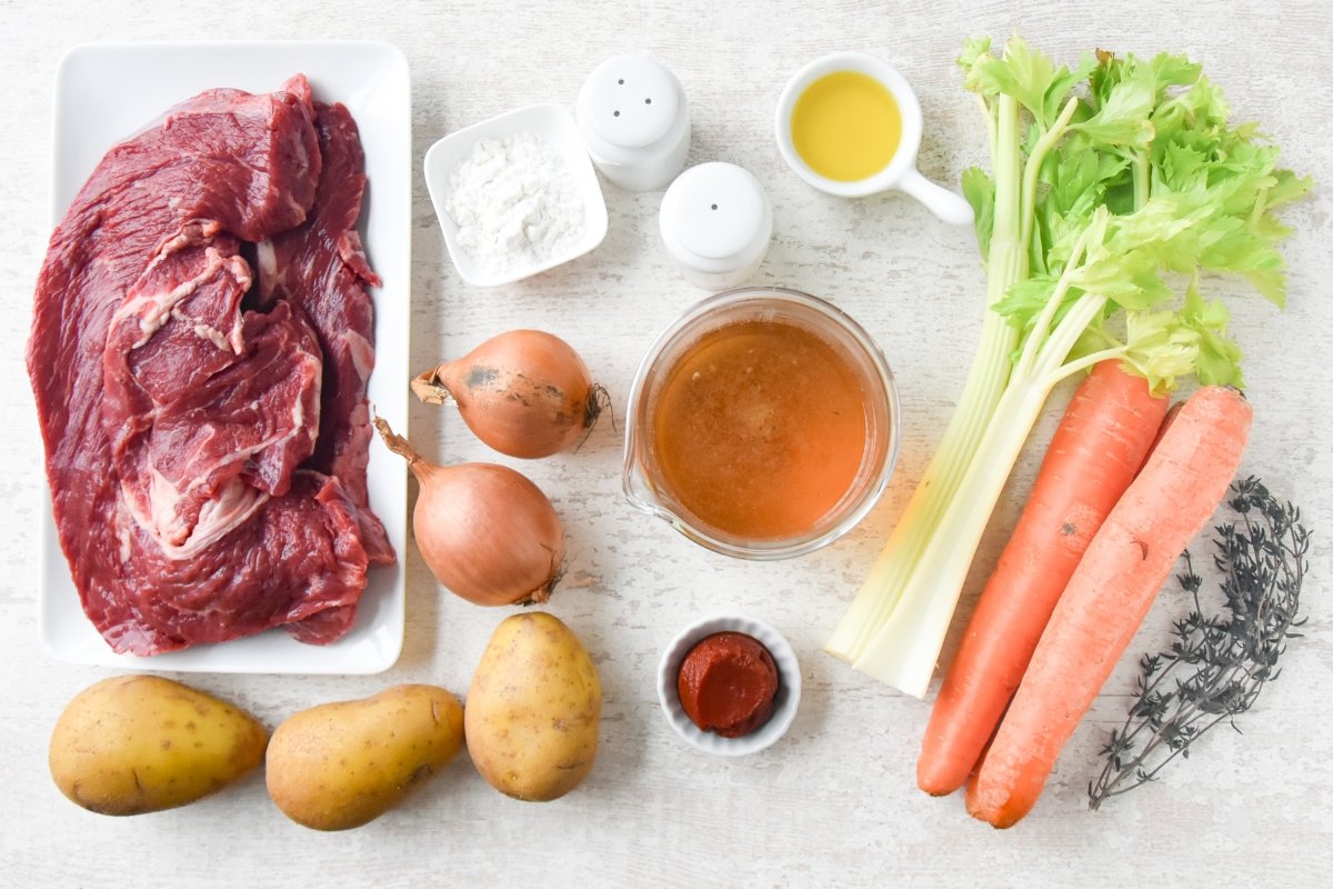 Ingredientes para preparar la carne guisada en Crock Pot