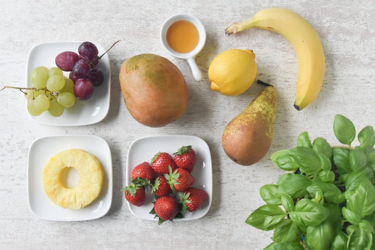 Ingredientes para preparar la ensalada de frutas