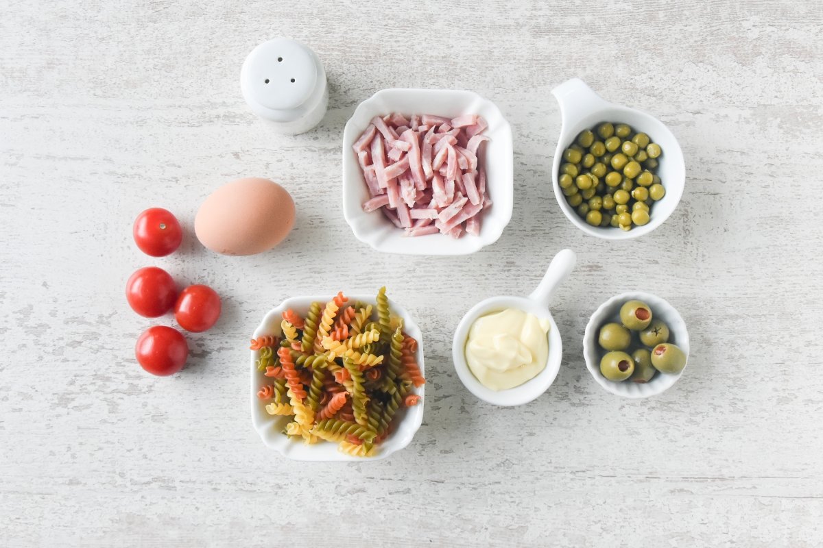 Ingredientes para preparar la ensalada de pasta