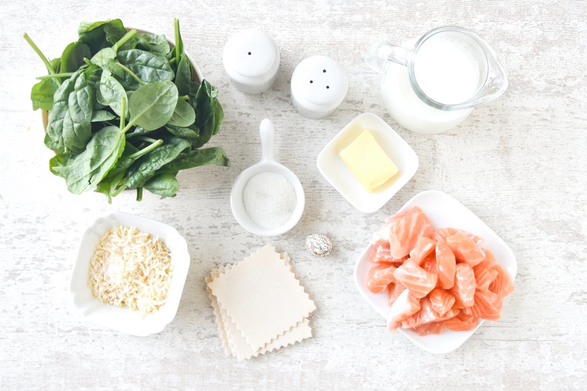 Ingredientes para preparar la lasaña de salmón y espinacas