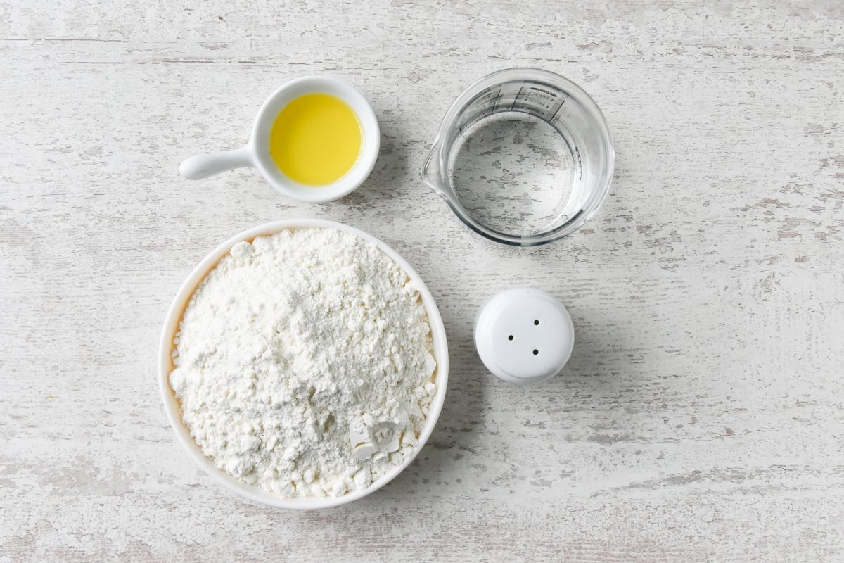 Ingredientes para preparar la masa de pizza sin levadura