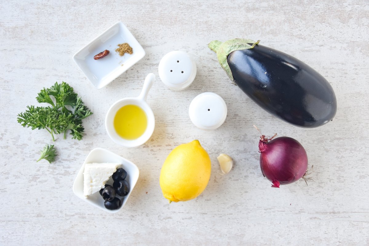 Ingredientes para preparar la melitzanosalata