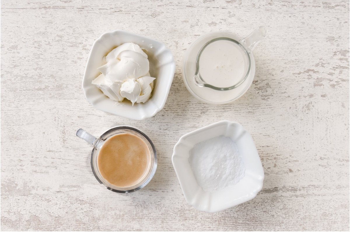Ingredientes para preparar la mousse de café