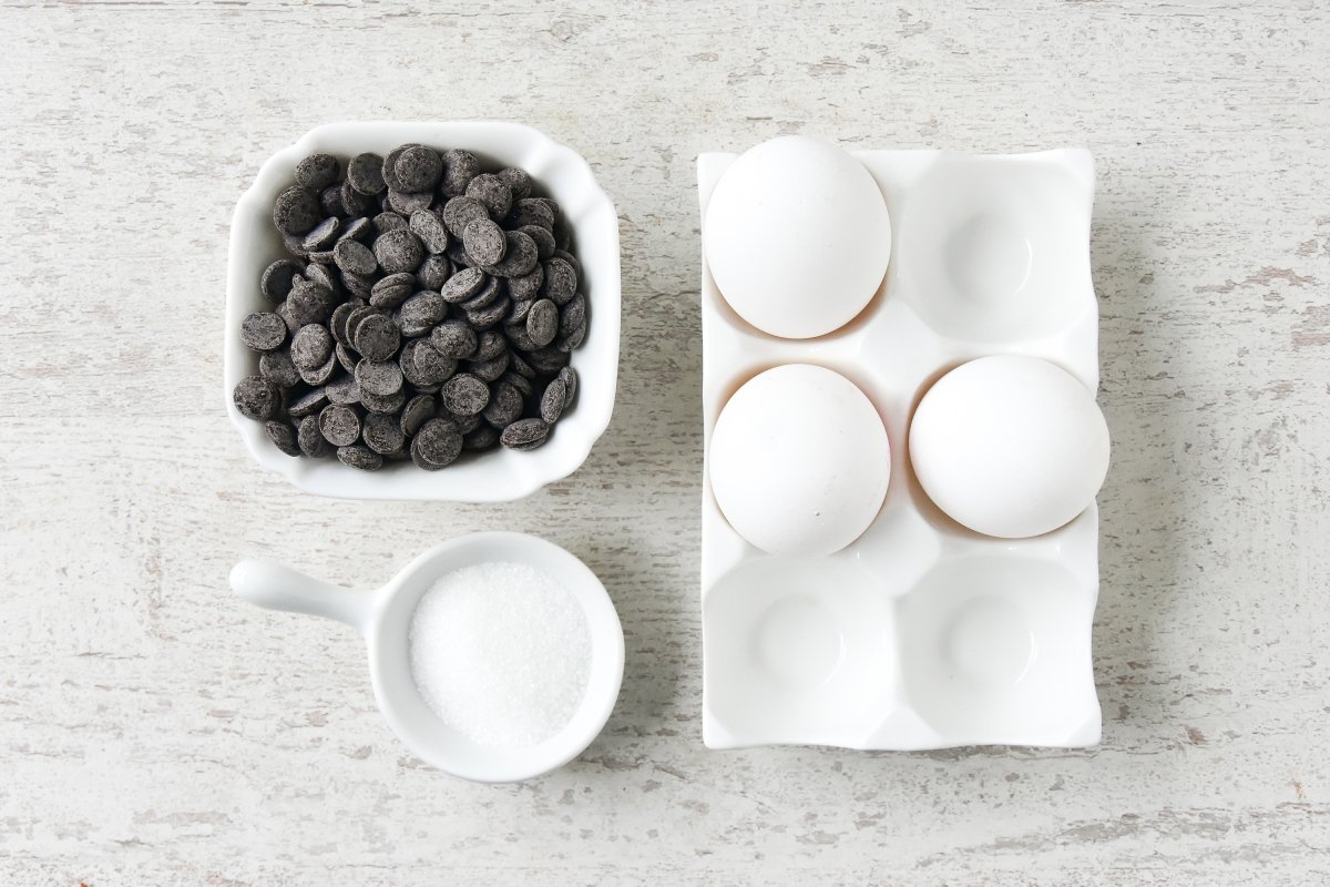 Ingredientes para preparar la mousse de chocolate negro
