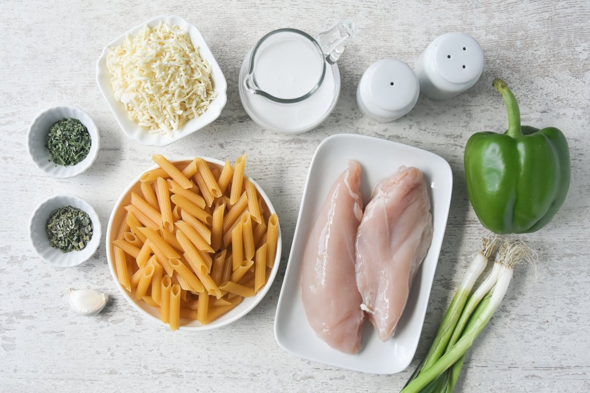 Ingredientes para preparar la pasta con pollo