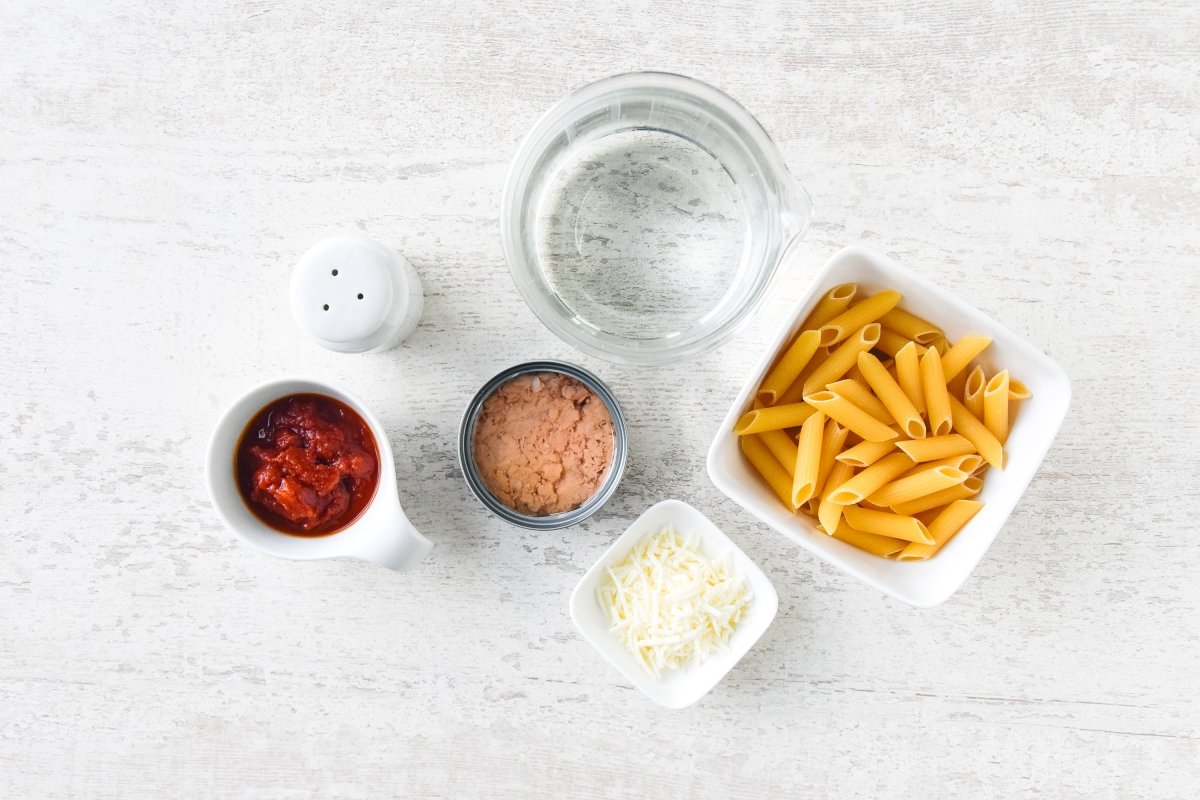 Ingredientes para preparar la pasta en el microondas