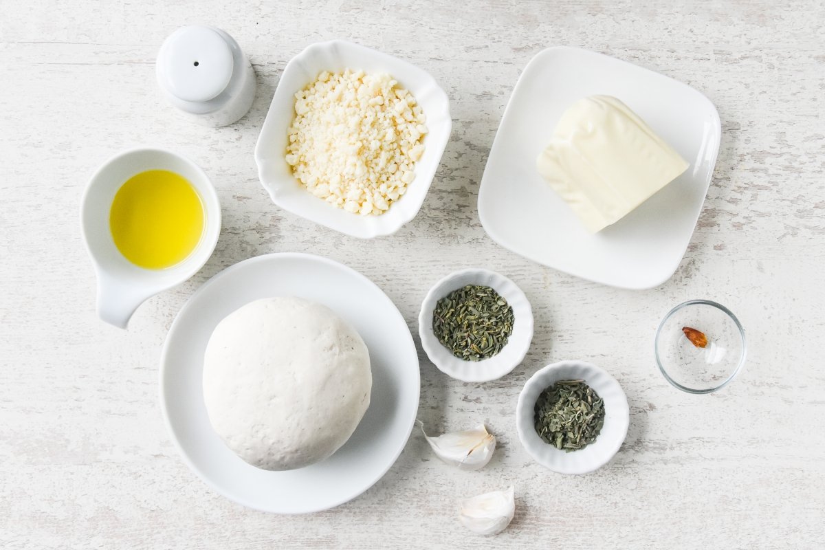 Ingredientes para preparar la pizza bianca