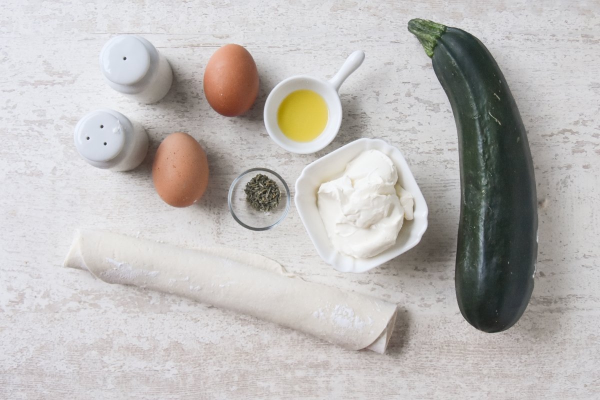 Ingredientes para preparar la quiche de calabacín y queso