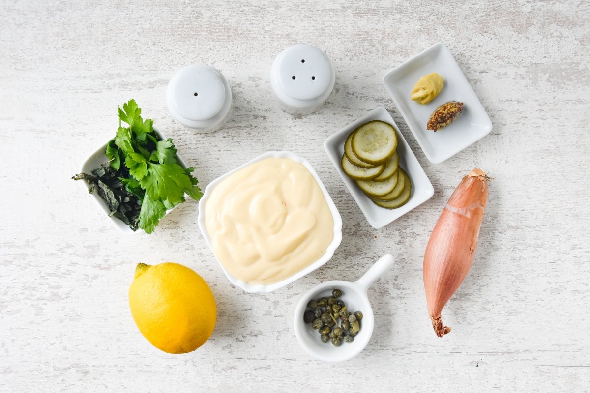 Ingredientes para preparar la salsa remoulade