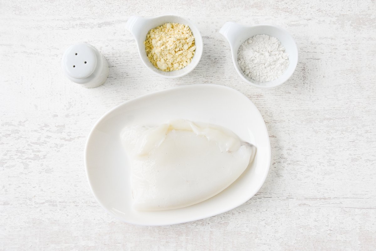 Ingredientes para preparar la sepia rebozada