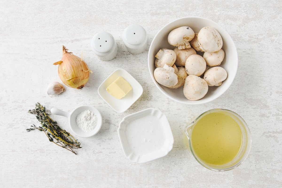 Ingredientes para preparar la sopa de champiñones