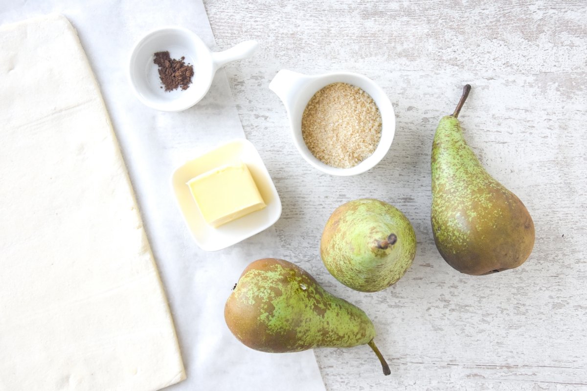 Ingredientes para preparar la tarta de peras