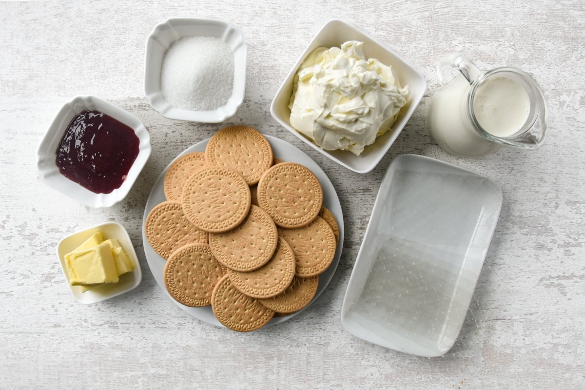 Ingredients to prepare the cold cheesecake