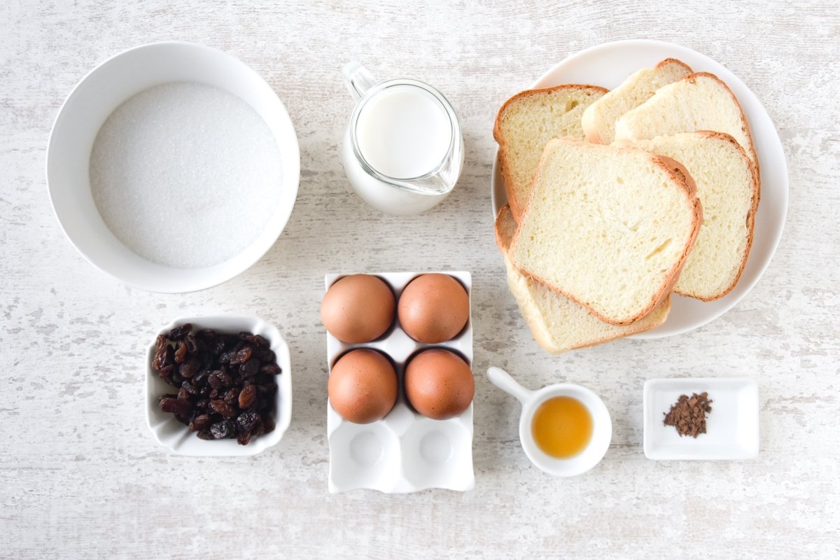 Ingredientes para preparar la torta de pan