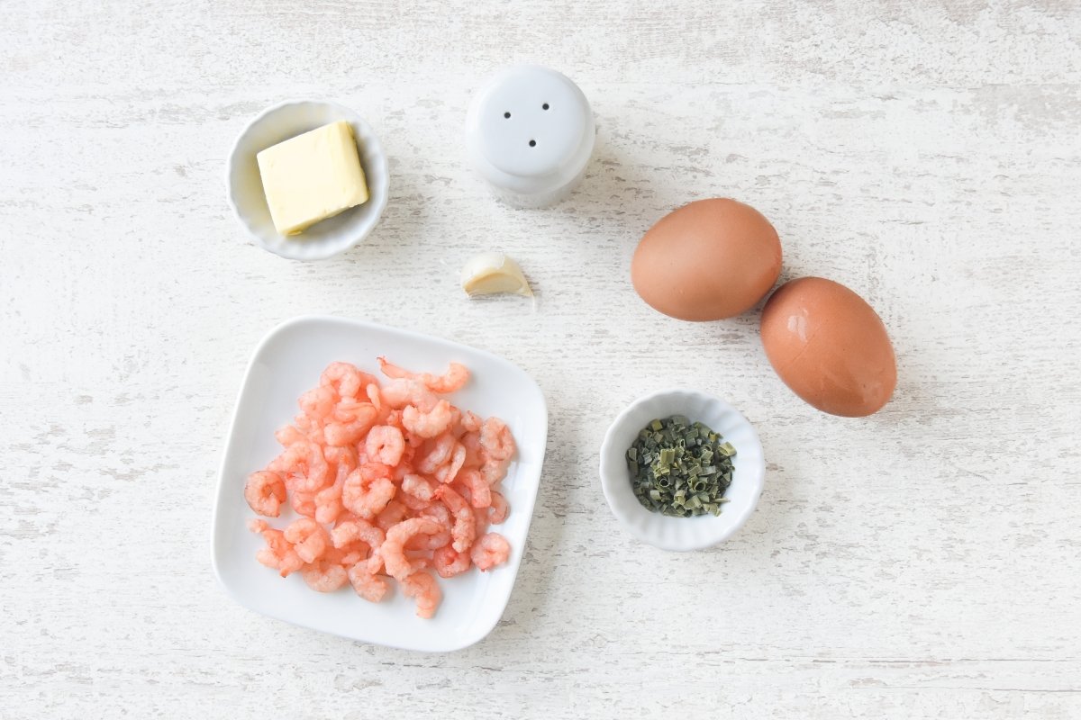 Ingredientes para preparar la tortilla de gambas