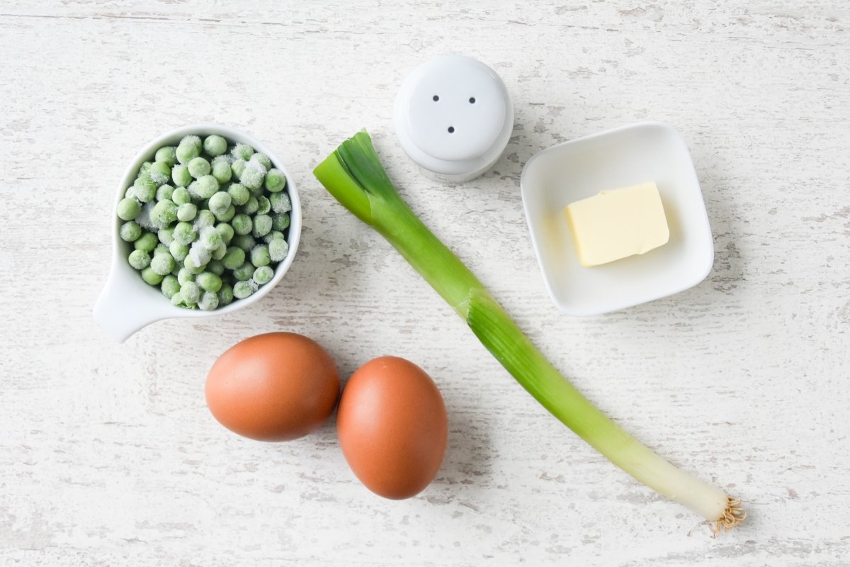 Ingredientes para preparar la tortilla de guisantes