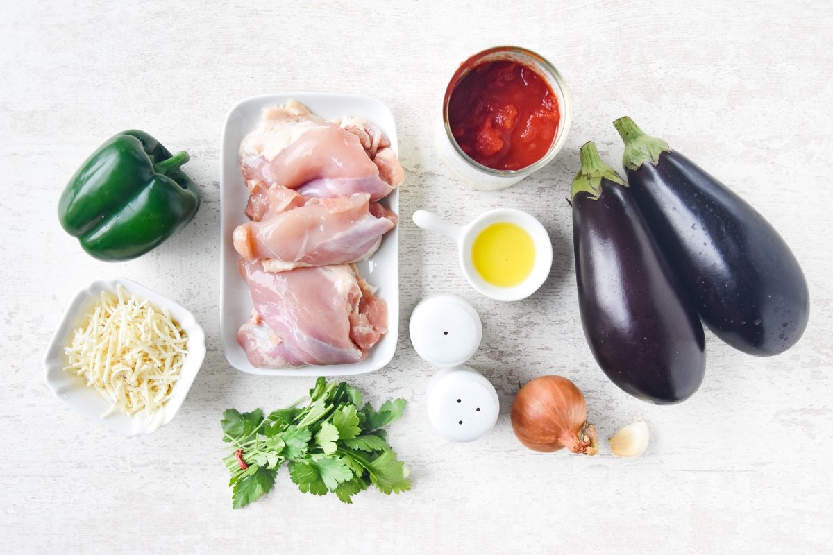 Ingredientes para preparar las berenjenas rellenas de pollo