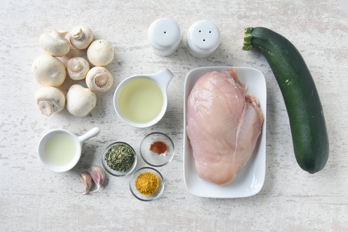 Ingredientes para preparar las brochetas de pollo al horno