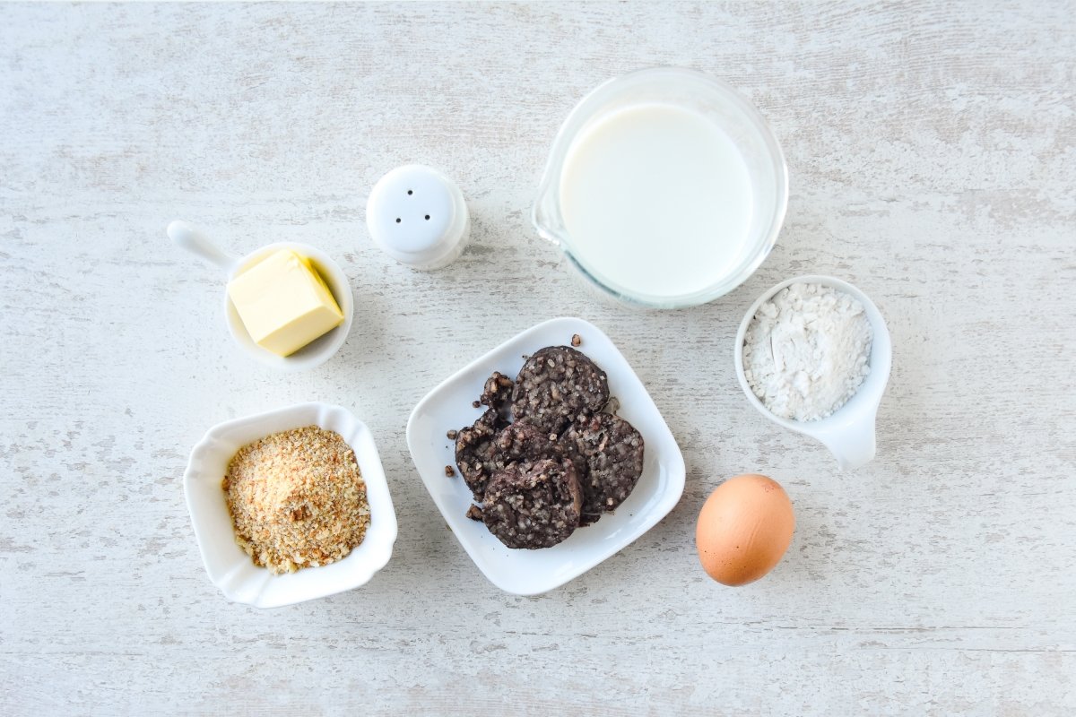 Ingredientes para preparar las croquetas de morcilla